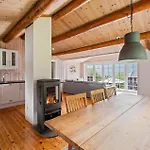Ferienhaus 4 Bedroom Cozy In *