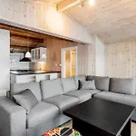 4 Bedroom Cozy In