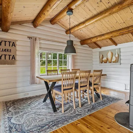 4 Bedroom Cozy In