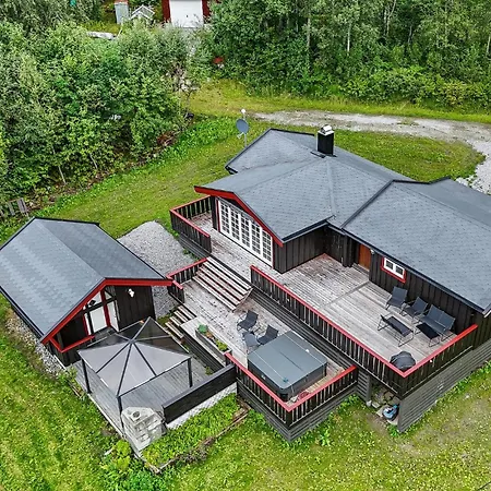 4 Bedroom Cozy In