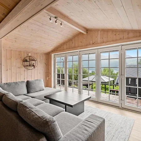 4 Bedroom Cozy In Holiday home Meisingset
