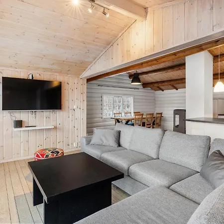 4 Bedroom Cozy In