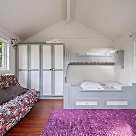 4 Bedroom Cozy In Holiday home