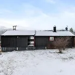 4 Bedroom Cozy In Holiday home